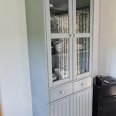 Jurahoehe Wohnwagen Huette Flieder *